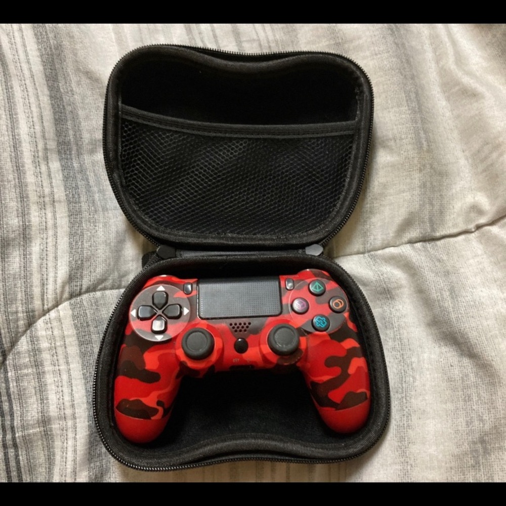 Ps4 Controller with case included